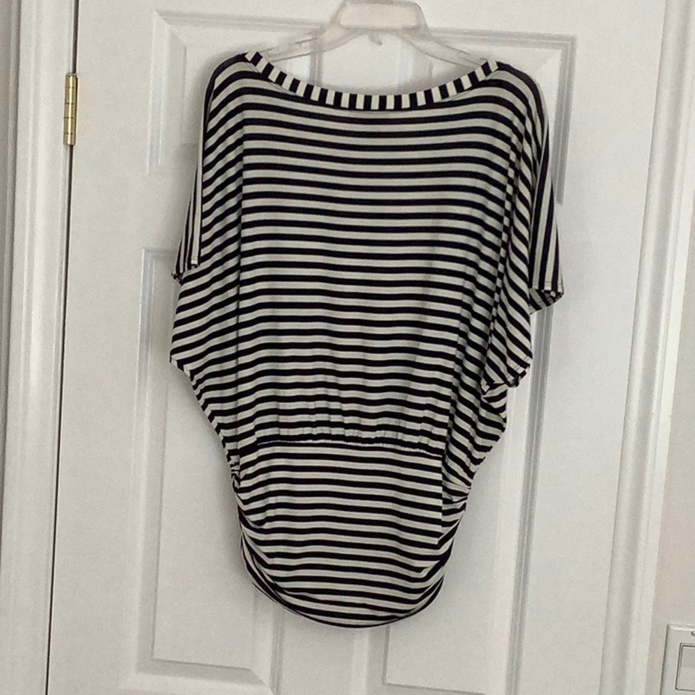 St.John,SoCa short sleeve blouse - Picture 6 of 6
